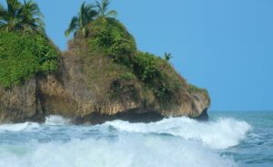 Waves breaking at Cocles Island. Geckoes Lodge, Puerto Viejo, Costa Rica